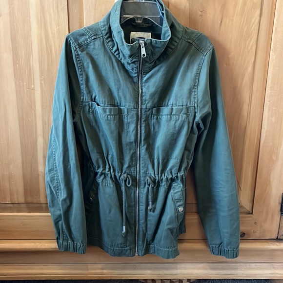 Old Navy army green jacket, women’s small. Super cute with jeans or slacks. - Picture 6 of 6